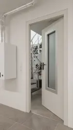 Detail-Milieuansicht von Innentür-Set Stahl mit Feuerschutzfunktion T90-1 FSA-62 mit Rechteckverglasung Ausschnitt 3 inkl. Blockzarge - Teckentrup