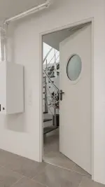 Detail-Milieuansicht von Innentür-Set Stahl mit Feuerschutzfunktion T90-1 FSA-62 mit Rundverglasung inkl. Eckzarge - Teckentrup