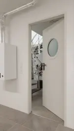 Detail-Milieuansicht von Innentür-Set Stahl mit Feuerschutzfunktion T90-1 FSA-62 mit Rundverglasung inkl. Umfassungszarge - Teckentrup