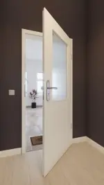 Front-Milieuansicht von GARANT Wohnungseingangstür Weißlack 9010 CePaL mit Lichtausschnitt LA-6