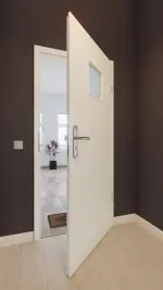 Front-Milieuansicht von GARANT Wohnungseingangstür 9417-60 Snow White CePaL mit Lichtausschnitt LA-7