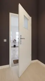 Front-Milieuansicht von GARANT Wohnungseingangstür Weiß Struktur Premium GCK08 mit Lichtausschnitt LA-9