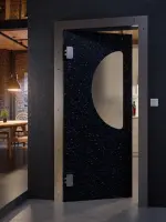 CloseUp-Milieuansicht von HÖRMANN Kunststoff-Pendeltür Schwarz Bunt mit Lichtausschnitt halbrund inkl. Blendrahmen