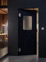 CloseUp-Milieuansicht von HÖRMANN Kunststoff-Pendeltür Schwarz Bunt mit Lichtausschnitt eckig