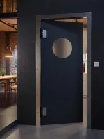 CloseUp-Milieuansicht von HÖRMANN Kunststoff-Pendeltür mit Lichtausschnitt rund inkl. Umfassungszarge