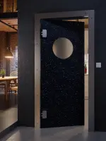 CloseUp-Milieuansicht von HÖRMANN Kunststoff-Pendeltür Schwarz Bunt mit Lichtausschnitt rund inkl. Blendrahmen