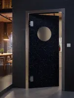 CloseUp-Milieuansicht von HÖRMANN Kunststoff-Pendeltür Schwarz Bunt mit Lichtausschnitt rund inkl. Umfassungszarge