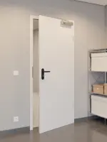 CloseUp-Flur-Milieuansicht von GARANT Rauchschutztür 0160-60 Silver Grey CePaL