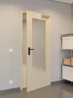 CloseUp-Flur-Milieuansicht von GARANT Rauchschutztür Natura Ahorn CePaL mit Lichtausschnitt LA-DIN