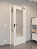 CloseUp-Flur-Milieuansicht von GARANT Rauchschutztür Weißlack 9016 mit Lichtausschnitt LA-DIN