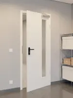 CloseUp-Flur-Milieuansicht von GARANT Rauchschutztür Weiß Struktur Premium CePaL mit Lichtausschnitt LA-4 bandseitig