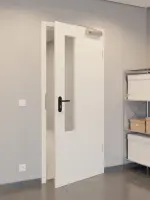 CloseUp-Flur-Milieuansicht von GARANT Rauchschutztür Weißlack 9010 mit Lichtausschnitt LA-5 schlossseitig