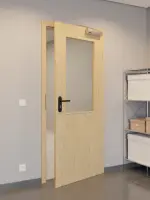 CloseUp-Flur-Milieuansicht von GARANT Rauchschutztür Authentic Asteiche CePaL mit Lichtausschnitt LA-6