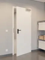 CloseUp-Flur-Milieuansicht von GARANT Rauchschutztür Weißlack 9016