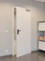 CloseUp-Flur-Milieuansicht von GARANT Rauchschutztür U12188SD Lichtgrau GHK08