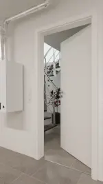 Detail-Milieuansicht von GARANT Wärmeschutztür Authentic Bianco CePaL