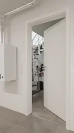 Detail-Milieuansicht von GARANT Wärmeschutztür Authentic Bianco GCK08