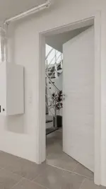 Detail-Milieuansicht von GARANT Wärmeschutztür Quer Authentic Grigio GCK08