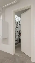 Detail-Milieuansicht von GARANT Wärmeschutztür Weißlack 9010