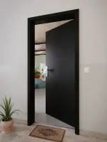 CloseUp-Milieuansicht von GARANT Wohnungseingangstür 0901-60 Black Resopal