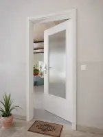 CloseUp-Milieuansicht von GARANT Wohnungseingangstür 0160-60 Silver Grey CePaL mit Lichtausschnitt LA-DIN