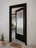 CloseUp-Milieuansicht von GARANT Wohnungseingangstür 0901-60 Black Resopal mit Lichtausschnitt LA-DIN