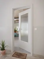 CloseUp-Milieuansicht von GARANT Wohnungseingangstür D92-60 Dove Grey Resopal mit Lichtausschnitt LA-DIN