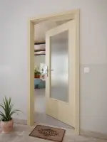 CloseUp-Milieuansicht von GARANT Wohnungseingangstür Natura Ahorn CePaL mit Lichtausschnitt LA-DIN