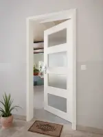 CloseUp-Milieuansicht von GARANT Wohnungseingangstür 0135-60 Rain Resopal mit Lichtausschnitt LA-11