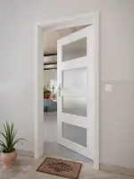 CloseUp-Milieuansicht von GARANT Wohnungseingangstür 0160-60 Silver Grey CePaL mit Lichtausschnitt LA-11