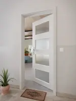 CloseUp-Milieuansicht von GARANT Wohnungseingangstür D92-60 Dove Grey Resopal mit Lichtausschnitt LA-11