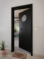 CloseUp-Milieuansicht von GARANT Wohnungseingangstür 0901-60 Black Resopal mit Lichtausschnitt LA-12