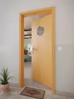 CloseUp-Milieuansicht von GARANT Wohnungseingangstür Buche Exklusiv GCK08 mit Lichtausschnitt LA-12