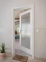 CloseUp-Milieuansicht von GARANT Wohnungseingangstür 0160-60 Silver Grey CePaL mit Lichtausschnitt LA-3