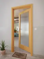 CloseUp-Milieuansicht von GARANT Wohnungseingangstür Buche Exklusiv CePaL mit Lichtausschnitt LA-3