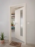 CloseUp-Milieuansicht von GARANT Wohnungseingangstür Authentic Perl GCK08 mit Lichtausschnitt LA-4 bandseitig