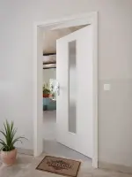 CloseUp-Milieuansicht von GARANT Wohnungseingangstür 0160-60 Silver Grey CePaL mit Lichtausschnitt LA-4 mittig