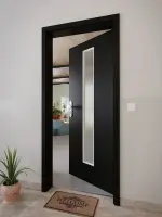 CloseUp-Milieuansicht von GARANT Wohnungseingangstür 0901-60 Black Resopal mit Lichtausschnitt LA-4 mittig