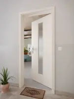 CloseUp-Milieuansicht von GARANT Wohnungseingangstür Authentic Perl GCK08 mit Lichtausschnitt LA-4 mittig