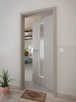 CloseUp-Milieuansicht von GARANT Wohnungseingangstür U12115SD Platingrau GHK08 mit Lichtausschnitt LA-4 mittig