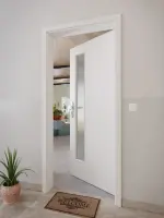 CloseUp-Milieuansicht von GARANT Wohnungseingangstür 0160-60 Silver Grey CePaL mit Lichtausschnitt LA-4 schlossseitig