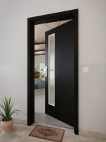 CloseUp-Milieuansicht von GARANT Wohnungseingangstür 0901-60 Black Resopal mit Lichtausschnitt LA-4 schlossseitig