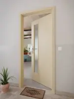 CloseUp-Milieuansicht von GARANT Wohnungseingangstür Natura Ahorn CePaL mit Lichtausschnitt LA-4 schlossseitig