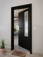 CloseUp-Milieuansicht von GARANT Wohnungseingangstür 0901-60 Black Resopal mit Lichtausschnitt LA-5 bandseitig