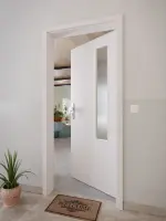 CloseUp-Milieuansicht von GARANT Wohnungseingangstür U12188SD Lichtgrau GHK08 mit Lichtausschnitt LA-5 bandseitig