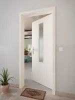 CloseUp-Milieuansicht von GARANT Wohnungseingangstür 0140-60 Dawn Resopal mit Lichtausschnitt LA-5 mittig