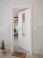 CloseUp-Milieuansicht von GARANT Wohnungseingangstür 0160-60 Silver Grey CePaL mit Lichtausschnitt LA-5 mittig