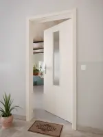 CloseUp-Milieuansicht von GARANT Wohnungseingangstür Authentic Perl CePaL mit Lichtausschnitt LA-5 mittig