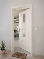 CloseUp-Milieuansicht von GARANT Wohnungseingangstür Authentic Perl GCK08 mit Lichtausschnitt LA-5 mittig