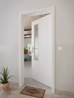 CloseUp-Milieuansicht von GARANT Wohnungseingangstür 0160-60 Silver Grey CePaL mit Lichtausschnitt LA-5 schlossseitig